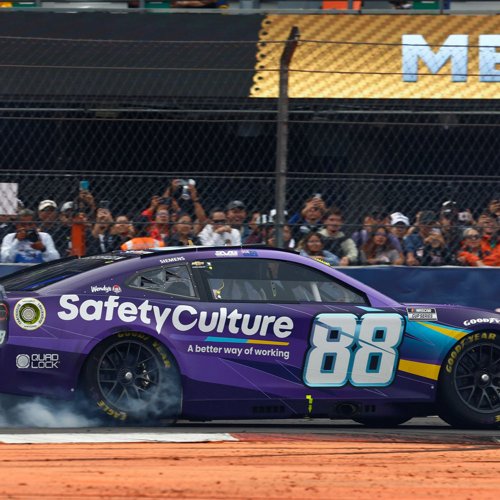 Shane van Gisbergen #88 Mexico City WIN 1:24 Diecast *PREORDER*