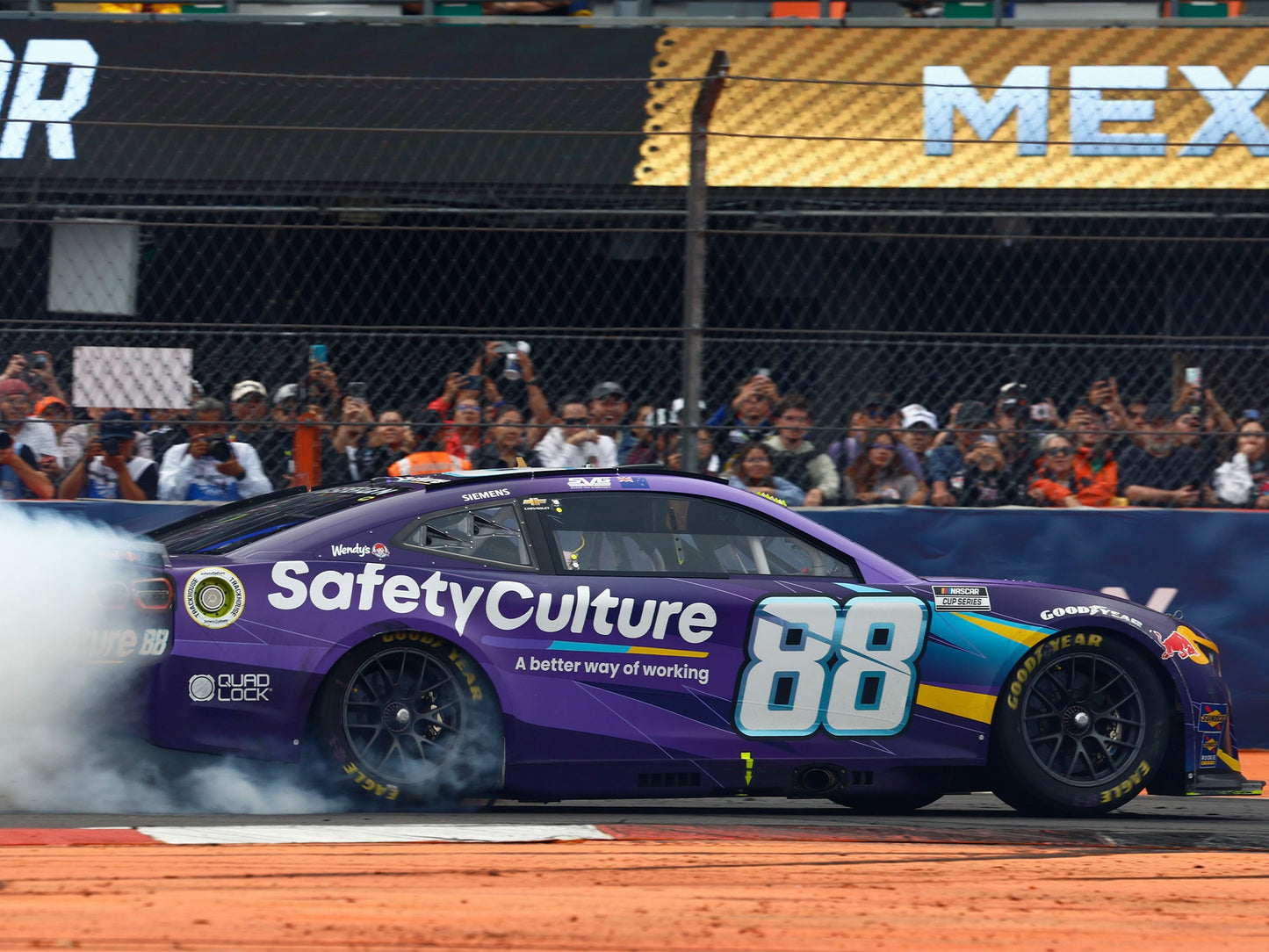 Shane van Gisbergen #88 Mexico City WIN 1:24 Diecast *PREORDER*